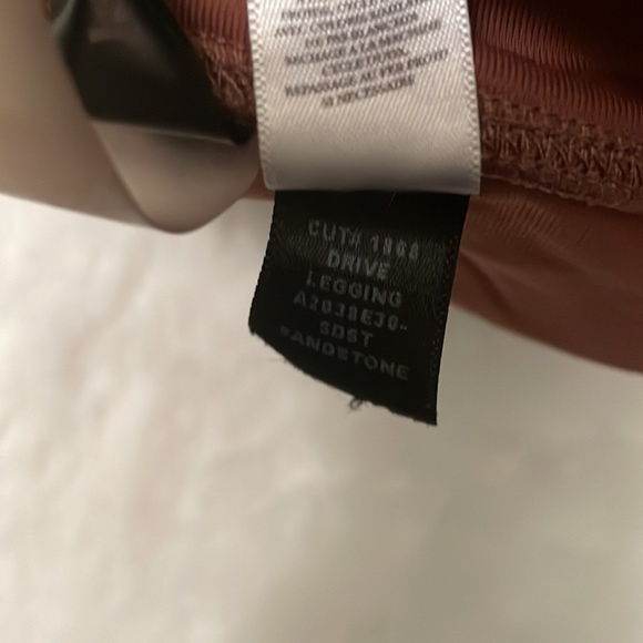 Koral Sandstone Drive Leggings - Picture 10 of 11